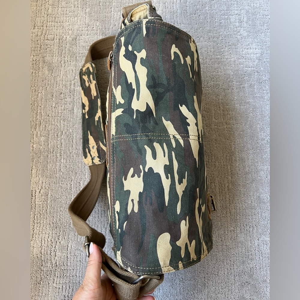 Relic Camouflage Messenger Bag - Picture 6 of 16